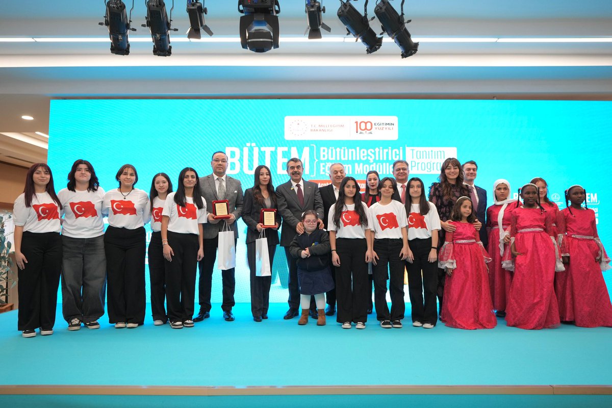 tcmeb's tweet photo. Bakan @Yusuf__Tekin, 3 Aralık Dünya Engelliler Günü’nde “Bütünleştirici Eğitim Modülleri Tanıtım Programı”nda Özel Öğrencilerle Bir Araya Geldi

“Özel gereksinimli evlatlarımızın bedensel, duygusal, bilişsel, sosyal, kültürel gelişimlerini destekleyerek yaşam kalitelerini yükseltmek, onların toplumsal hayatın her alanında diğer bireylerle eşit haklarla bağımsız ve aktif olarak katılımlarına imkân sağlamak için çalışmalarımızı sürdüreceğiz.”

👉🏻 https://t.co/HMI6lrGTkd