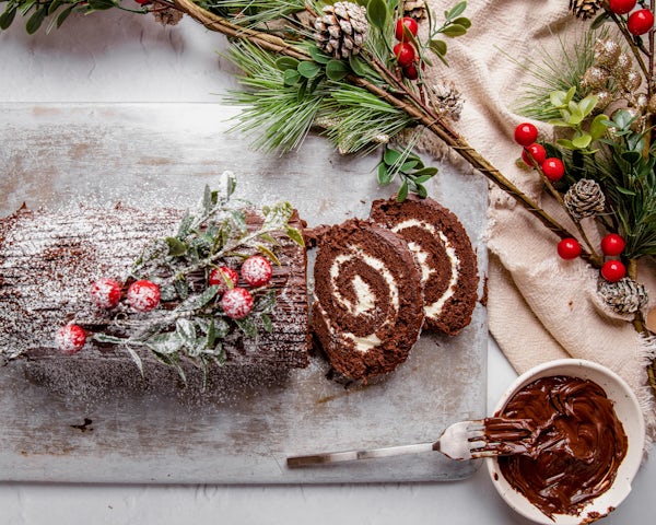 The perfect centrepiece for your Christmas table 🍫🌟 A timeless chocolate yule log that’s always a crowd-pleaser!

Click here for the full recipe: bit.ly/3Zha2An

#yulelog #chocolateyulelog #classicchristmasrecipe