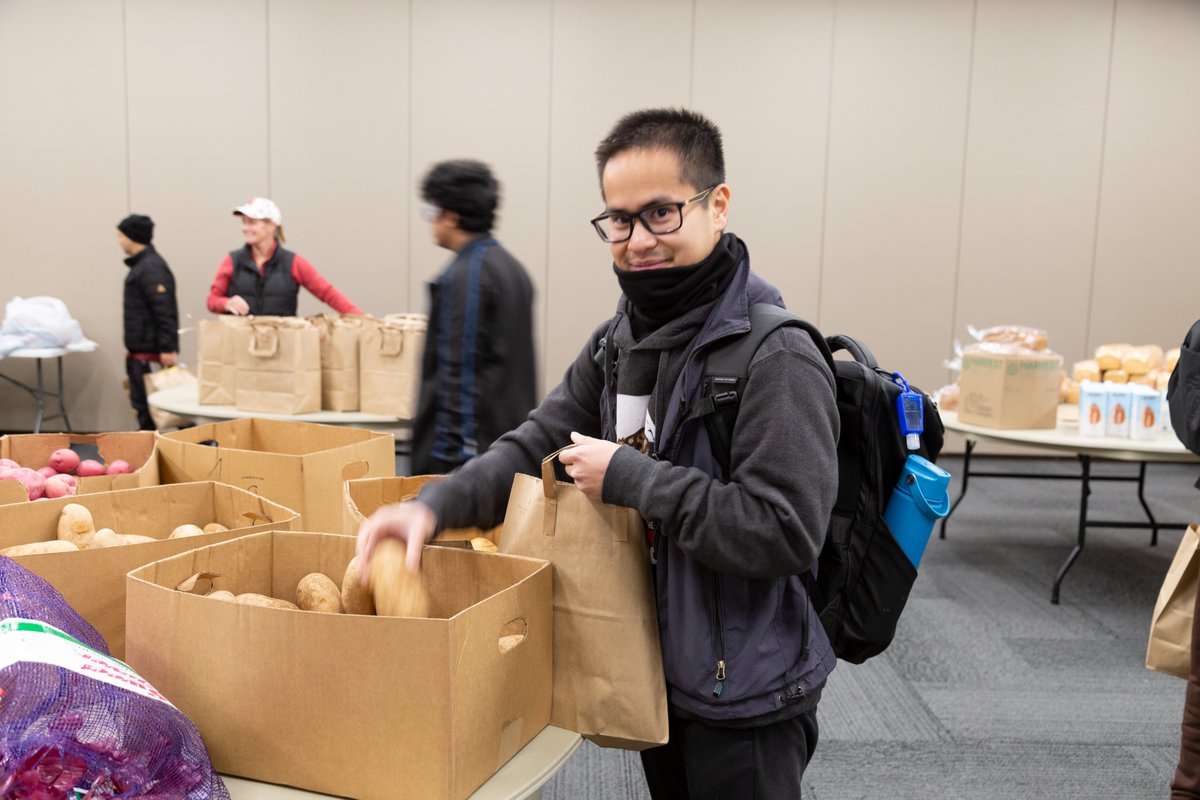 🌟 GivingTuesday is today! 🌟
Support the Cougar Food Pantry and help students facing food insecurity. Food requests have doubled this year—your generosity makes a difference! 🐾❤️bit.ly/WSUVFoodPantry

#GivingTuesday #CougsCare #CougarFoodPantry