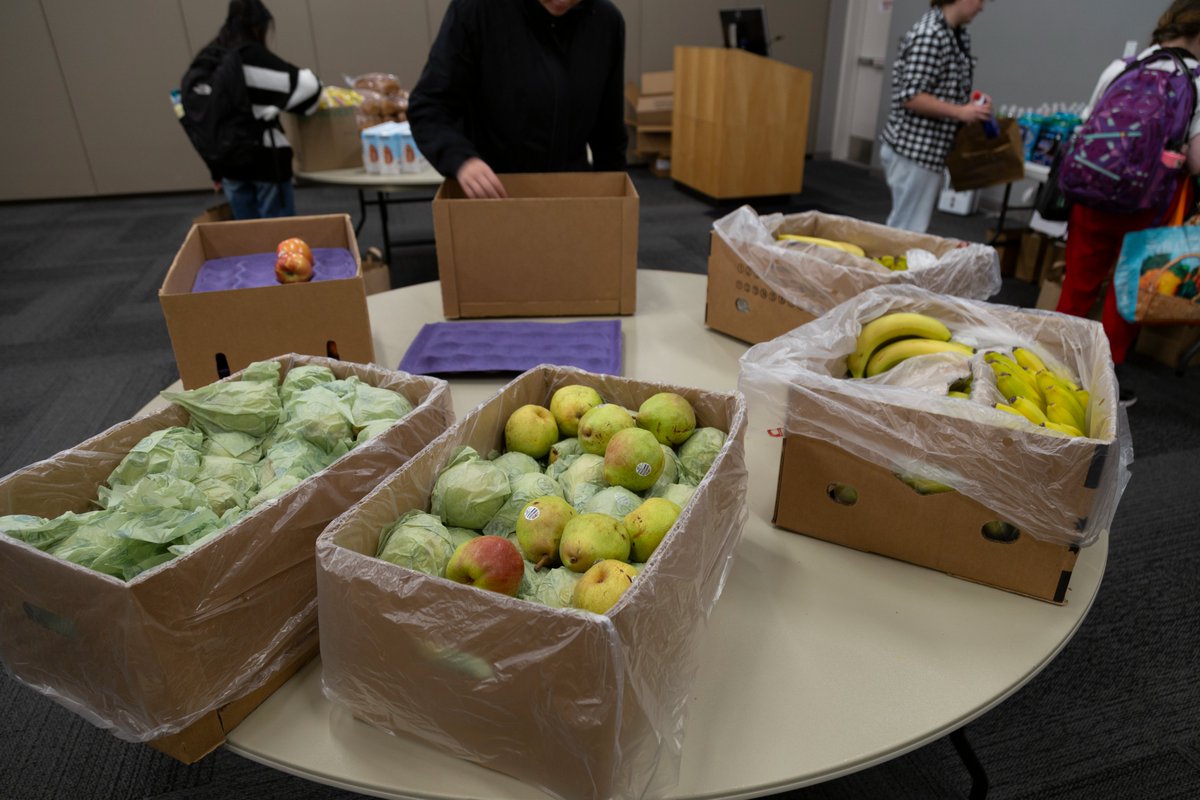 WSUVancouver's tweet photo. 🌟 GivingTuesday is today! 🌟
Support the Cougar Food Pantry and help students facing food insecurity. Food requests have doubled this year—your generosity makes a difference! 🐾❤️https://t.co/kQ4h9yIxHO

#GivingTuesday #CougsCare #CougarFoodPantry https://t.co/3npJqlKlZS