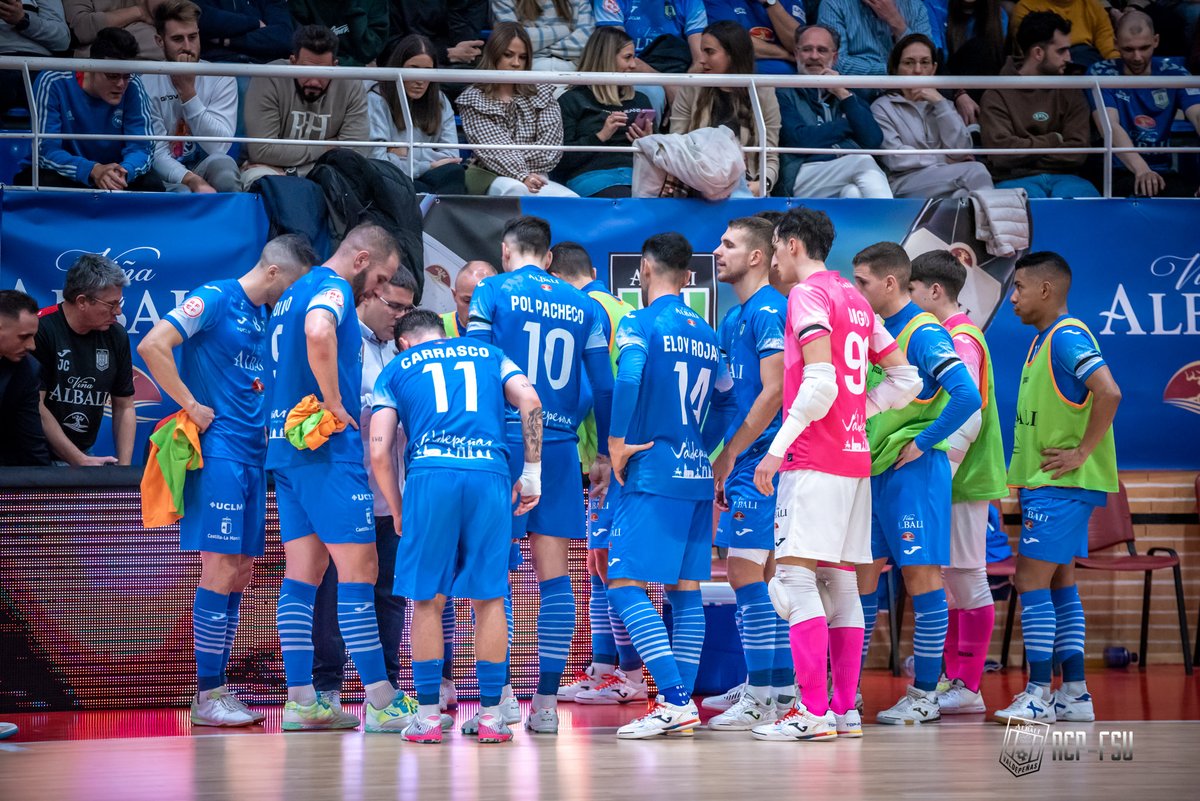 Victor17VFS's tweet photo. Tras una difícil pero espectacular experiencia en Primera División, toca volver a la normalidad con el filial y la cantera.

➡️ https://t.co/j2WzfmoNiM

Toca seguir currando en la base y ayudando al club en todo lo que se pueda 💪💙💙

📸 @aurecape 🔝 https://t.co/lwdI5hwptv