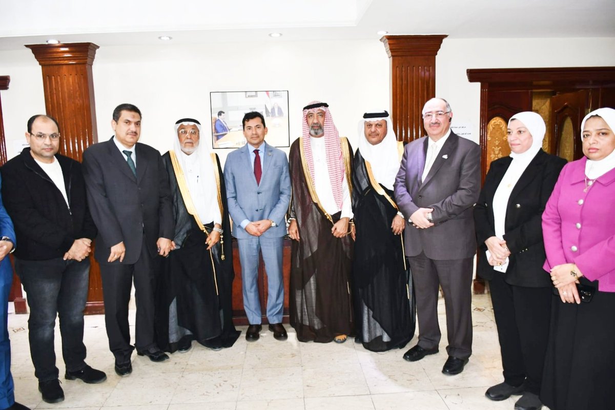 kalmarpy's tweet image. اثناء لقاء معالي وزير الشباب والرياضة المصري في #القاهرة الدكتور أشرف صبحي و وكلاء الوزارة مع الدكتور جاسم الياقوت رئيس مبادرة #كُرتنا_ثقافتنا