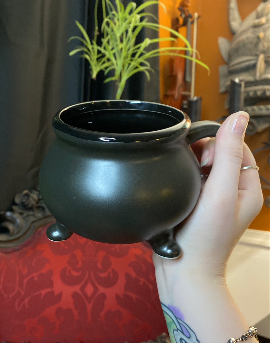 VampireFreaks's tweet image. What's your go-to morning potion?
The wonderful @thehexbaby showing off our Conjuring Cauldron Mug
#WitchyVibes #SpookyHomeDecor #GothMug #WitchThings #VampireFreaks #CauldronMug