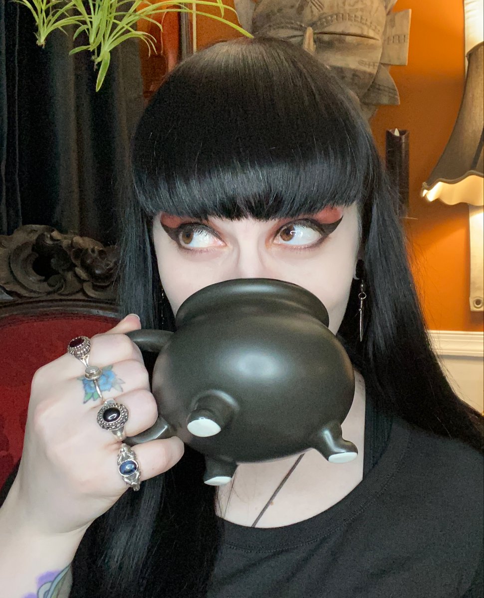 VampireFreaks's tweet image. What's your go-to morning potion?
The wonderful @thehexbaby showing off our Conjuring Cauldron Mug
#WitchyVibes #SpookyHomeDecor #GothMug #WitchThings #VampireFreaks #CauldronMug