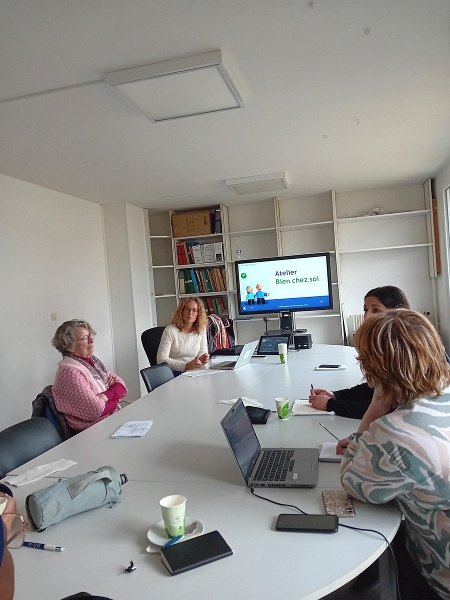 Erigereofficiel's tweet photo. 🔸#BienVieillir | Les ateliers PRIF à Pontoise se terminent sur un bilan positif ! Thème "Bien chez soi" : des échanges enrichissants et des solutions concrètes pour les seniors. Prochaine étape : Massy. 📷 Merci à tous ! #Erigere #PRIF https://t.co/UlCzcjLow3
