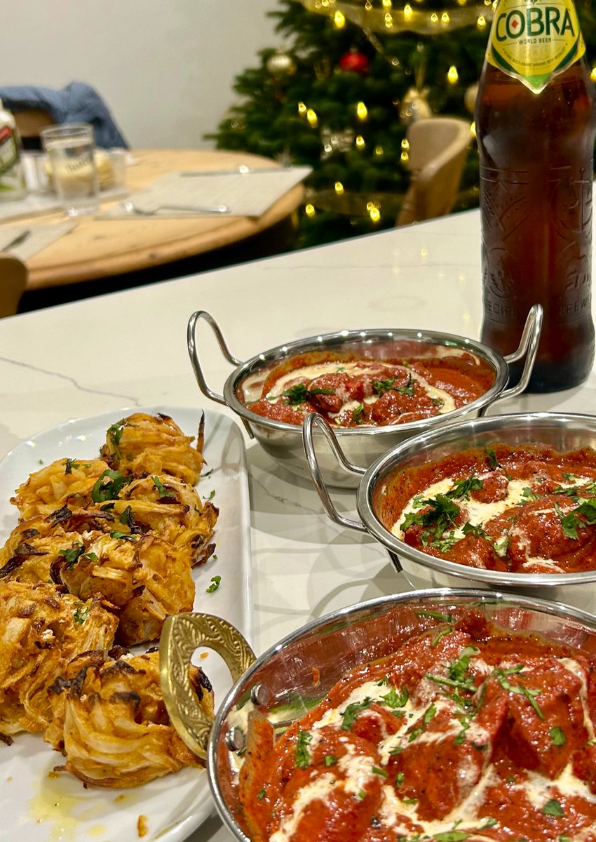 Matt_Hutson's tweet image. Posting this again as it’s now December, and there’s a Christmas tree in the background… 🎄 

Also, those air fryer Bhajis were superb 

Roll on the Festive Curry Content 🌶️🔥