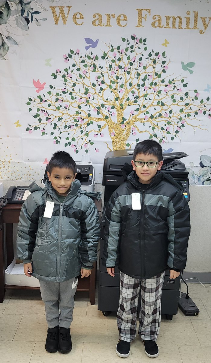 Community_Wind's tweet image. This #GivingTuesday, we’re bringing warmth where it’s needed most. Community Offshore Wind is proud to donate 1,000 brand-new coats to children and families across New York and New Jersey.

Winter can be tough, especially with rising costs making essentials like a warm coat a…