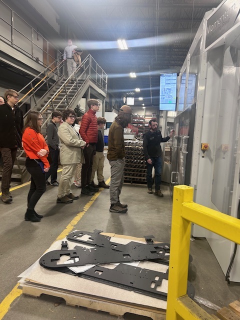 MomentumMfg's tweet photo. This morning, we welcomed the talented @StJAcademy Robotics Team to our Vermont facilities to see how #robotics drives innovation in #manufacturing. We’re proud to support their journey to become the #futureleaders in robotics and automation. https://t.co/ggyCuSwIEi