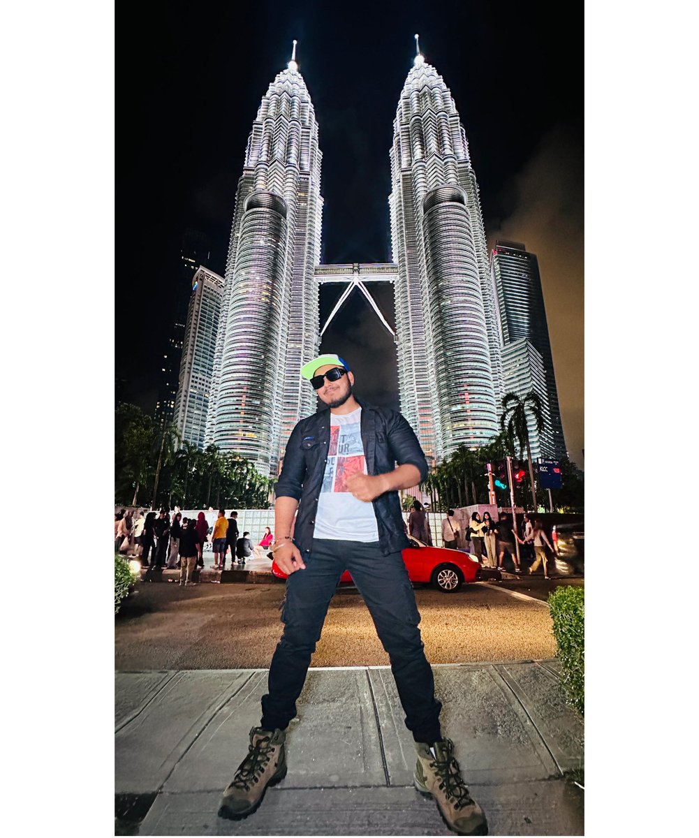 Rise above it all Like this Twin Tower.

#AmanRathod #kualalumpur #sportsevent #malaysia #twintowers #valiantworldwide