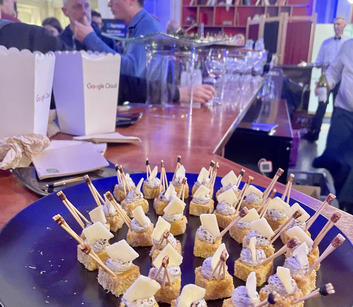 TechRocksFr's tweet image. Pour conclure ce TechRocks Summit 2024, une dernière intervention avec Anne-Laure Giret et Dimitri Baeli sur la GenAI et un cocktail possible grâce à notre partenaire @GoogleCloud_FR ! 🤝🌟

#trsummit2024