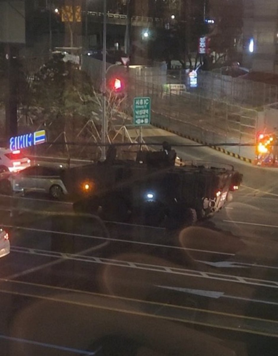 FreddyOliviery's tweet photo. Se empieza a sentir la militarización de Claudia Sheinbaum y la #4t. 😰

Ah no mamn, es Corea del Sur. https://t.co/4CBxPuFa7G