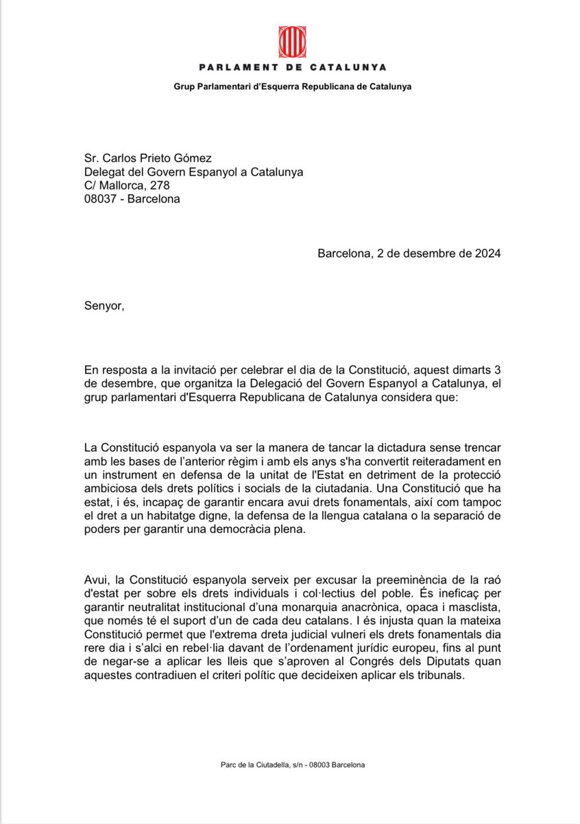 martavilaltat's tweet photo. Plantem a la delegació del Govern espanyol a Catalunya perquè no tenim res a celebrar en relació a la Constitució espanyola. 
Al contrari, és una norma incapaç de garantir drets fonamentals, com l’habitatge digne, o de defensar la llengua catalana; un instrument utilitzat per negar-nos com a poble i segrestat per l’extrema dreta. 
Tan ineficaç que només el 21% dels catalans la ratificaria actualment. 

Per això, el que volem és la Constitució de la República Catalana.