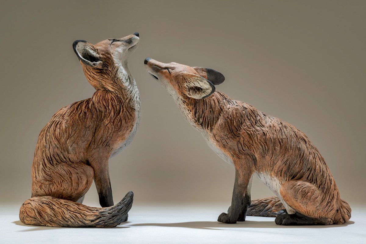 NickMackman's tweet image. Fox sculptures. Here we see an intimate moment between a courting couple @Beauxartsbath gallery. #sculpture #animalsculpture #animallovers #wildlifelovers #nickmackman #ceramicsculpture #animalart #fox #foxlove