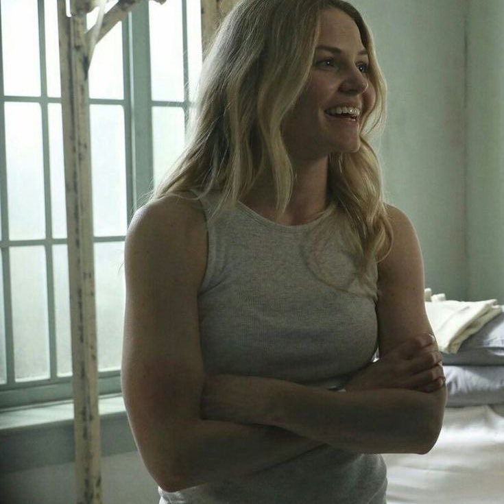 emmnswan's tweet photo. emma swan arms appreciation post https://t.co/29sEY6e2jf