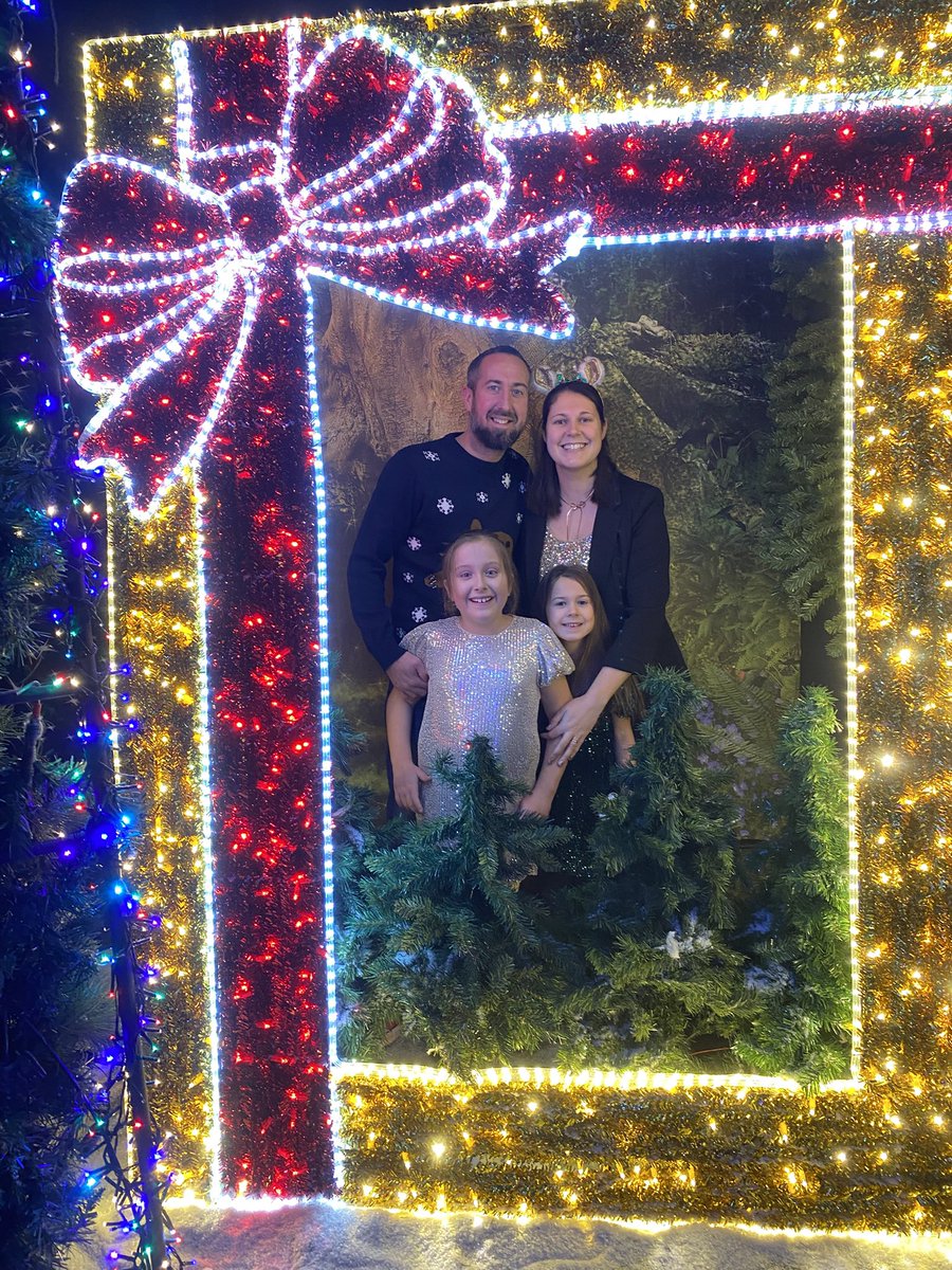 papaross1039's tweet photo. Surprise trip for the girls to see the big man!! #magicalley https://t.co/tokFXmfMLC