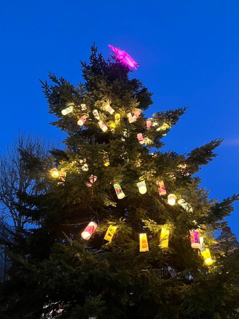 Cllr Anntoinette Bramble (@anntoinettebra1) on Twitter photo Great to say a few words <a href="/seeyouinstokey/">Seeyouinstokey</a> #StokeyWinterFest free events in support of <a href="/HackneyFoodbank/">@HackneyFoodbank</a> .Music from Dave and the ukulele band, jigsaw trail, lanterns made by William Patten School with local artists output art,Santa's Grotto and so much more.Well done everyone! Great to say a few words <a href="/seeyouinstokey/">Seeyouinstokey</a> #StokeyWinterFest free events in support of <a href="/HackneyFoodbank/">@HackneyFoodbank</a> .Music from Dave and the ukulele band, jigsaw trail, lanterns made by William Patten School with local artists output art,Santa's Grotto and so much more.Well done everyone!