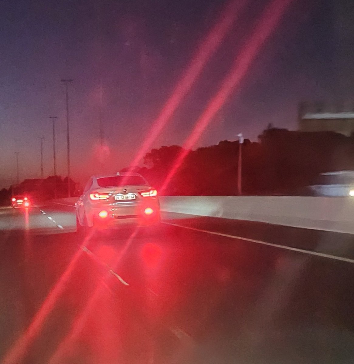 Dashcampros's tweet photo. Idiot driver FROM GP
#fogoff
@FatalMoves @_ArriveAlive
Driver education. Fogs are for FOG https://t.co/6qY2aDNLFs