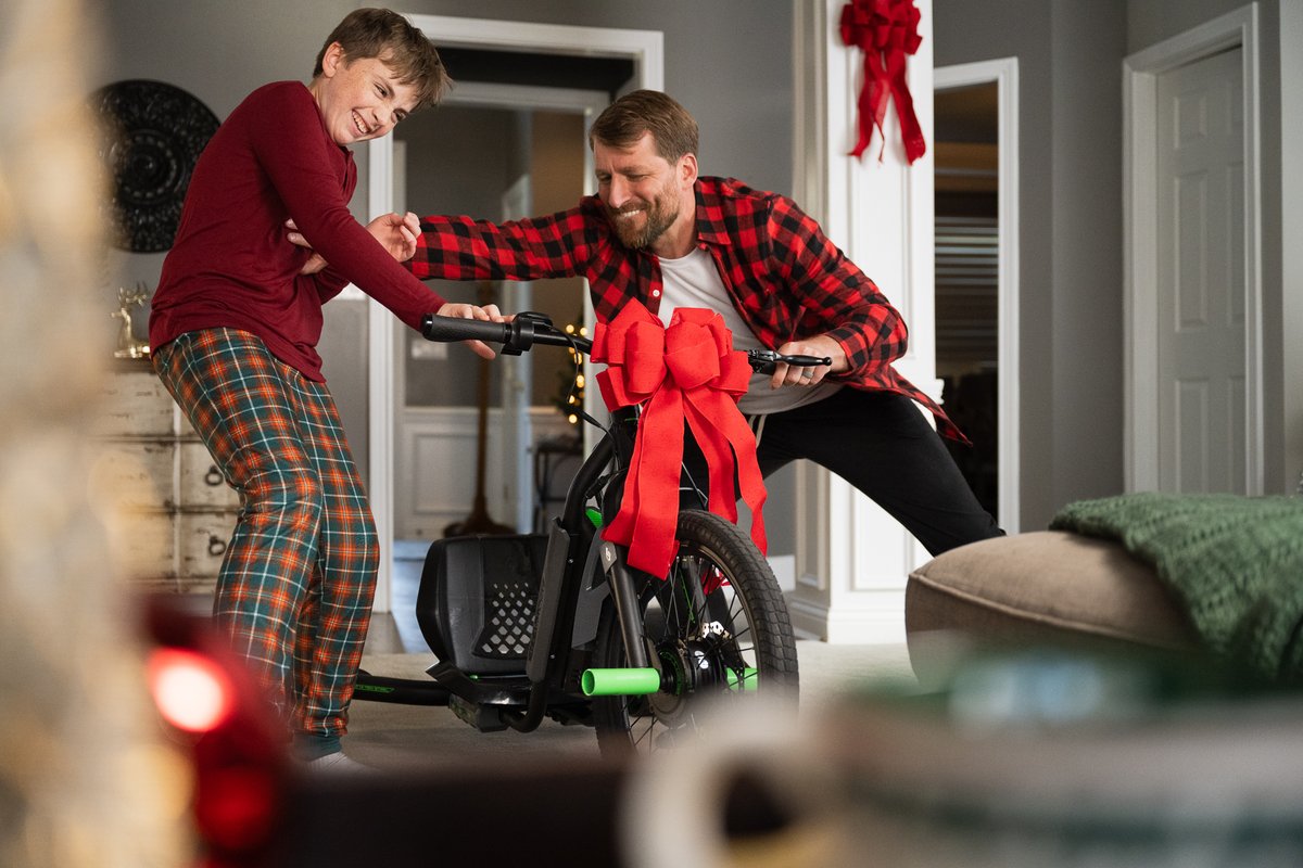 HuffyBicycles's tweet photo. The E-Green Machine is on everyone's wish list this year, but it's a gift so good they won't want to share๐๐๐
Be sure to snag one (or two๐) soon as the arrive before Christmas deadline is just short of two weeks away!
#Huffy #HuffyGreenMachine #LiveTheRide #DriftTheRide https://t.co/kyDPxaTFZp