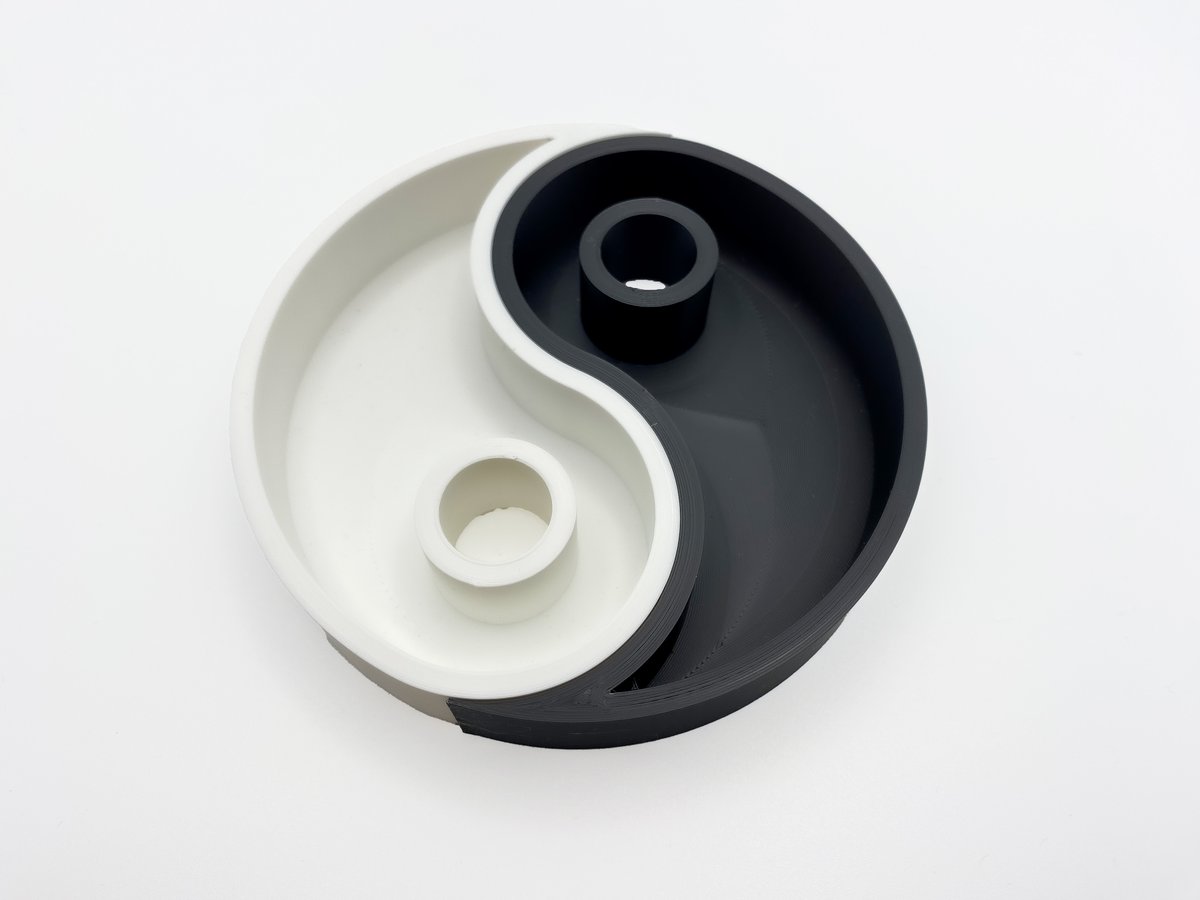 Order or chaos? ☯️

The yin-yang symbol is over 3,000 years old! I thought I would blend these ancient symbols with some modern tech and make these bits and bobs trays! #3Dprinting #3ddesign
