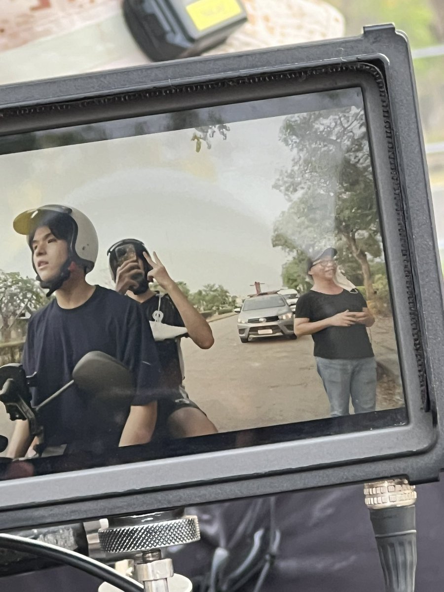 Hirunkit_'s tweet photo. ได้เวลาส่ง เซนต์ ชิน กลับ และเพื่อนๆคุณครู แก๊งเขี้ยวมังกร กลับไปโลกตัวเอง ขอให้ ทุกคนเป็นมิตรภาพที่ดีต่อไปยาวนาน ขอบคุณชิน ที่ทำให้ทุกคนรู้จักโลกของชิน ขอบคุณที่เหนื่อยด้วยกันมา ขอบคุณสำหรับทุกอย่างที่ทำให้ ทุกคนในโลกนี้มารู้จักและรักไปด้วยกัน ขอให้ได้เป็นนักฟุตบอลที่เก่งที่สุด ขอบคุณจริงๆ ชินเข้าใจนายทุกอย่าง ขอให้เป็นเพื่อนกันตลอดไปเลยนะ เซนต์ชิน จะอยู่ในใจไปตลอดเลย 🤍🤛🏻#HighSchoolFrenemyFinalEP