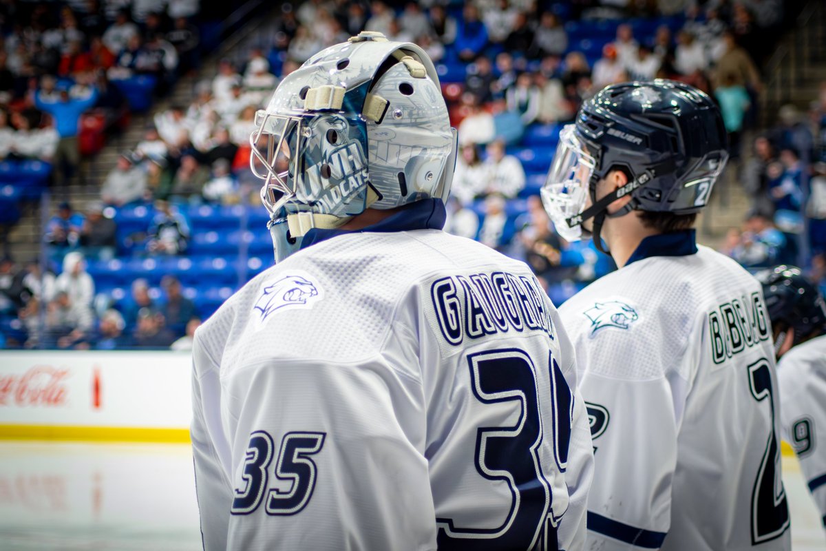 BossmanHonor's tweet photo. Here's a couple highlight photos from a Hockey Game between the University of New Hampshire and the University of Maine. https://t.co/RjT1Ea0GXD