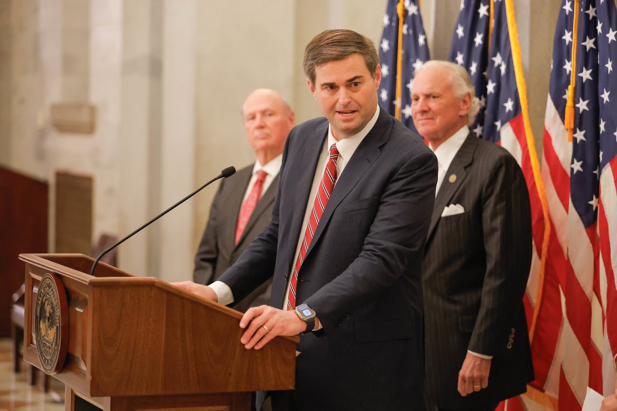 fitsnews's tweet image. Can't make it up: The first recorded vote of the new 2025 S.C. "Republican" supermajority was the election of a #NeverTrump @KamalaHarris Democrat who hosts drag queen parties - and who defied speaker @MurrellSmith in a contested House race last month. #SCStatehouse #SCPolitics