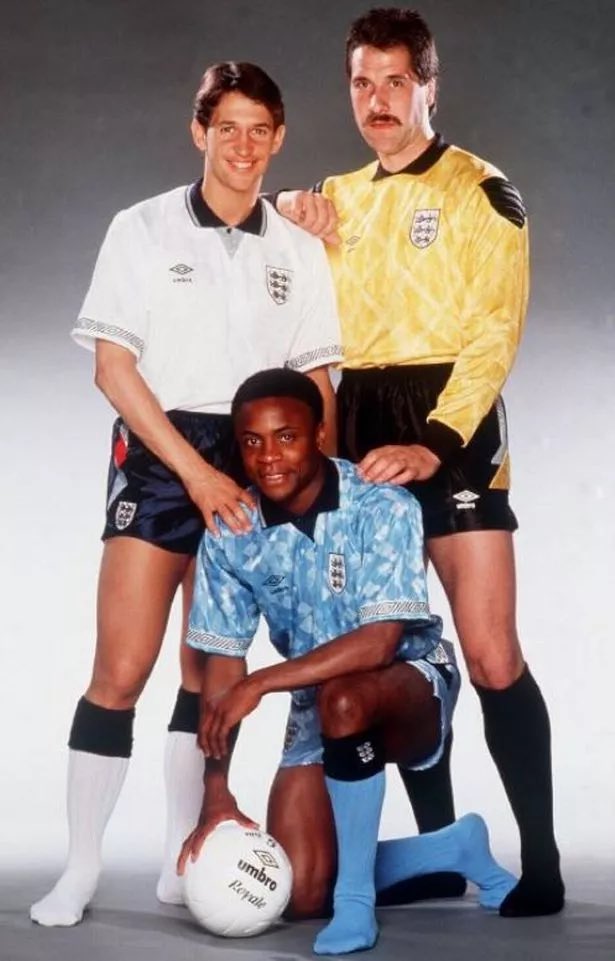 EngNostalgia's tweet photo. Gary Lineker, @thedavidseaman  and @realpaulparker2 showcase England’s latest kit going into the 1990 World Cup https://t.co/IBlPuazsXv