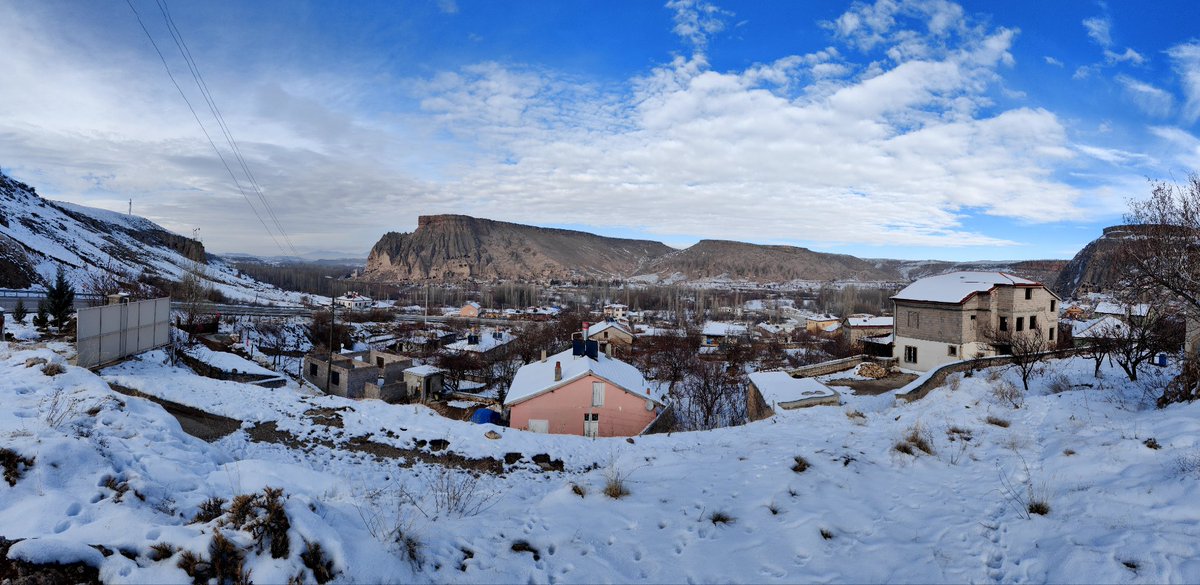 pklearn's tweet image. Just the right time to be in beautiful Cappadocia!

#PARceptions 
#StunningTurkiye
#snowfall❄️
#cappadocia