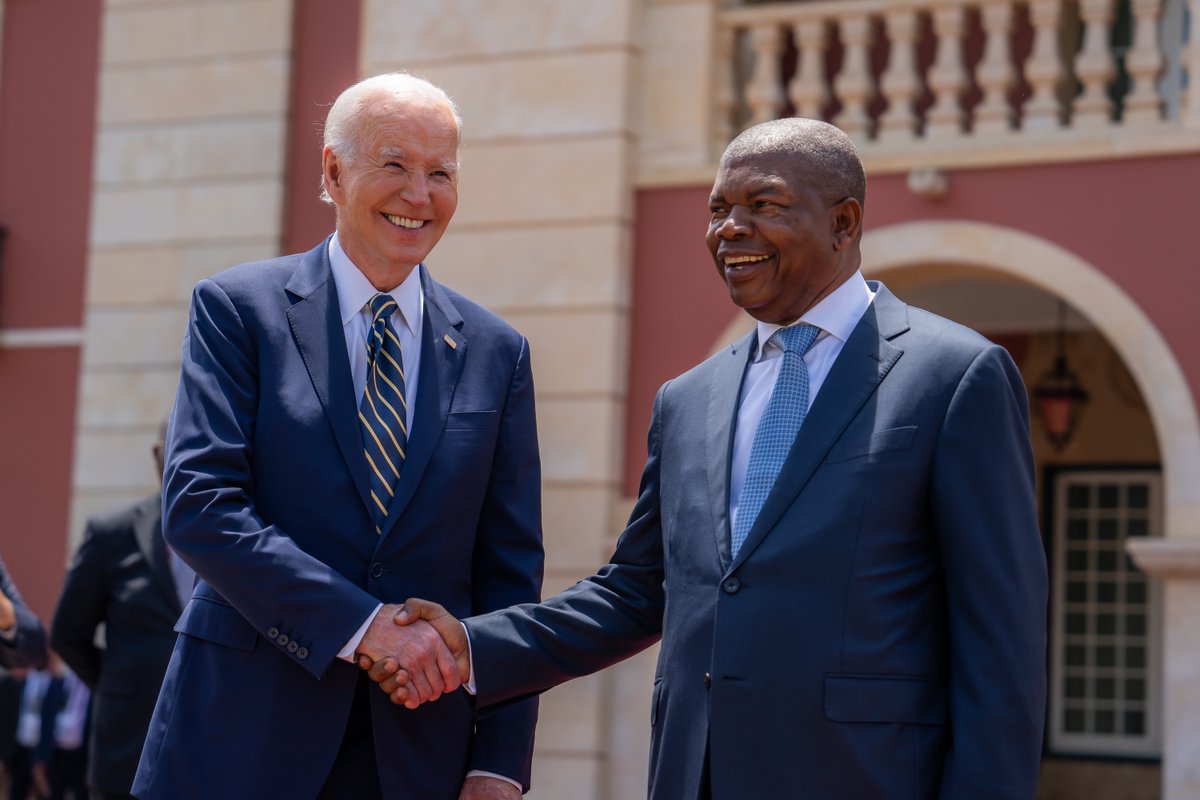POTUS46Archive's tweet photo. President Lourenço, thank you for the warm welcome.
 
It's great to be in Angola. https://t.co/hmZW2eNVs8