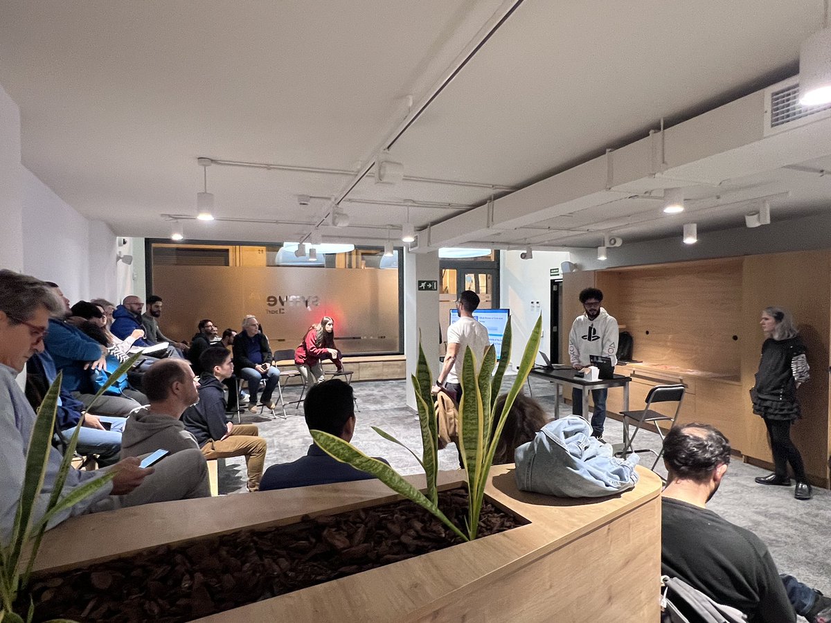 cloudnativebcn's tweet image. Meetup starting π at the @CLEARPEAKS office in Barcelona, together with the Cloud Native Lisbon organizers π