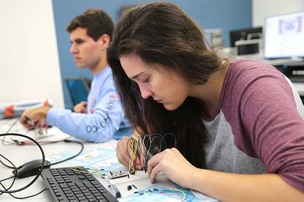 Help support the next generation of biomedical innovators this #GivingTuesday 
jumpstart.supportuw.org/campaign/biome…