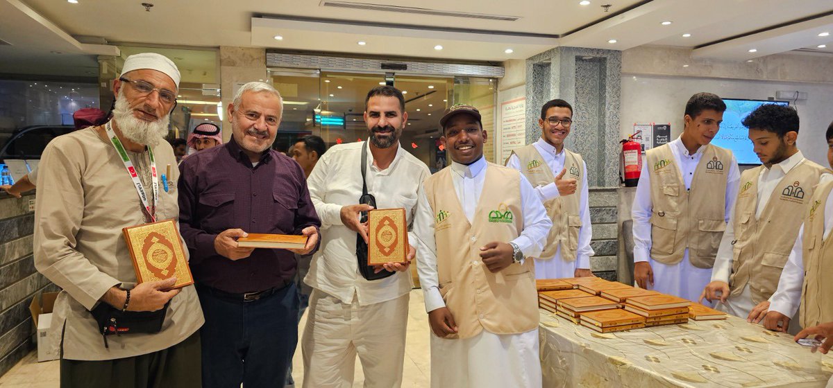 #مكة_والمدينة_في_انتظاركم_بشوق |
وحدة نهر التطوعية تقيم مبادرة ذكرى لتوزيع المصاحف المترجمة لضيوف الرحمن 
#القطاع_غير_الربحي 
#مجتمع_معطاء 
#مكة