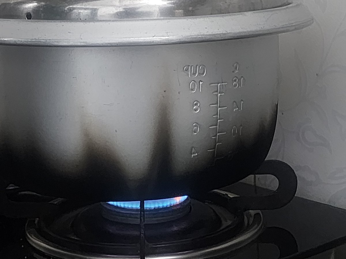 s_p1996's tweet photo. @TTKPRESTIGELTD after using my stove for 5yrs i called ttk for a service n guess what they didn't send a technician bt instead send a goon who over charged me and threatened me n instead of repairing he spoiled my stove.after service condition of my stove shown in the pics below https://t.co/JzcQRzw4hr