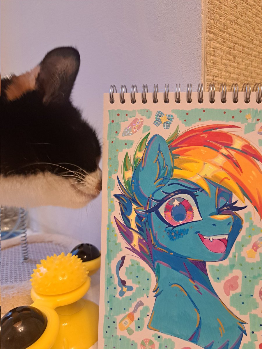 bloedrooi_e's tweet photo. My cat wanted to eat RD 😵 https://t.co/yGbrxbXOue