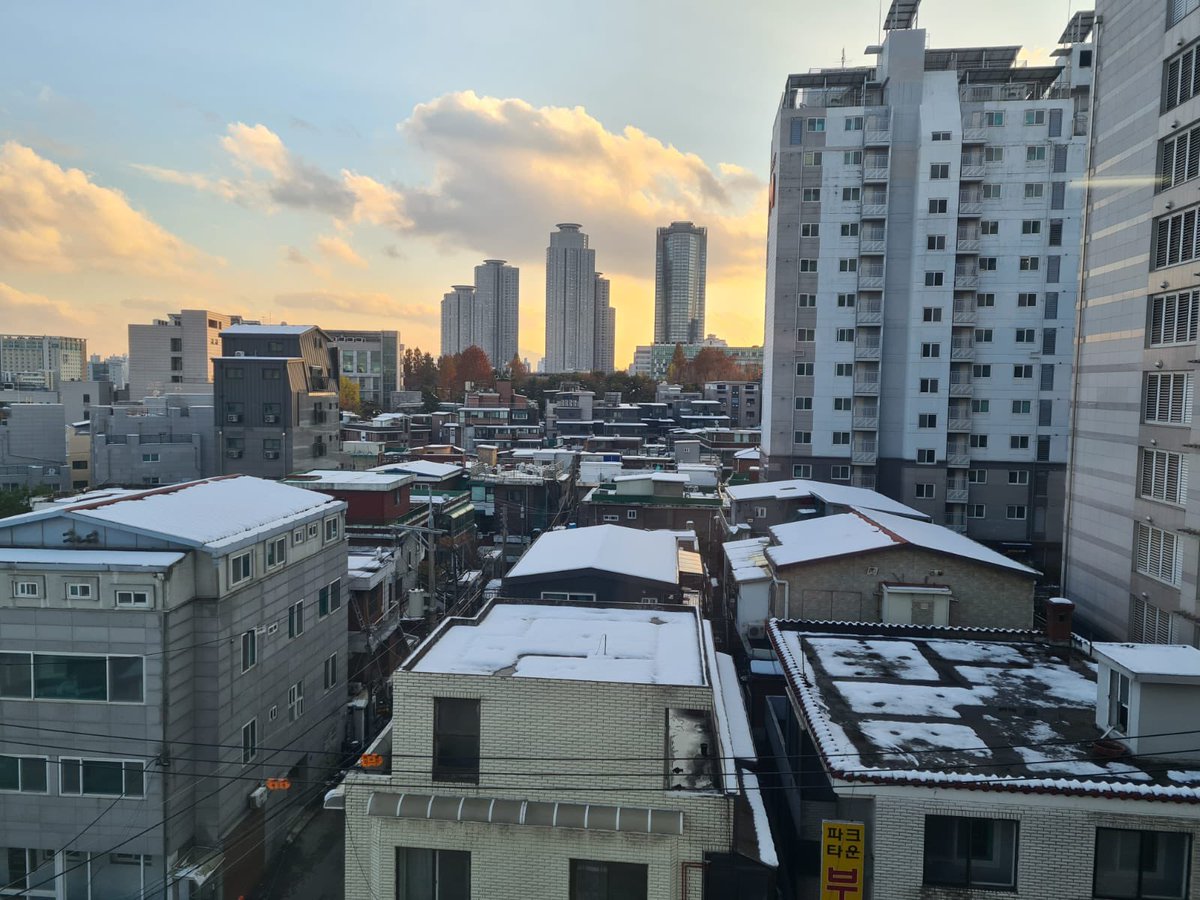 Zoon is nu is Seoul. Gek idee. Benieuwd wat hij merkt van de situatie daar.