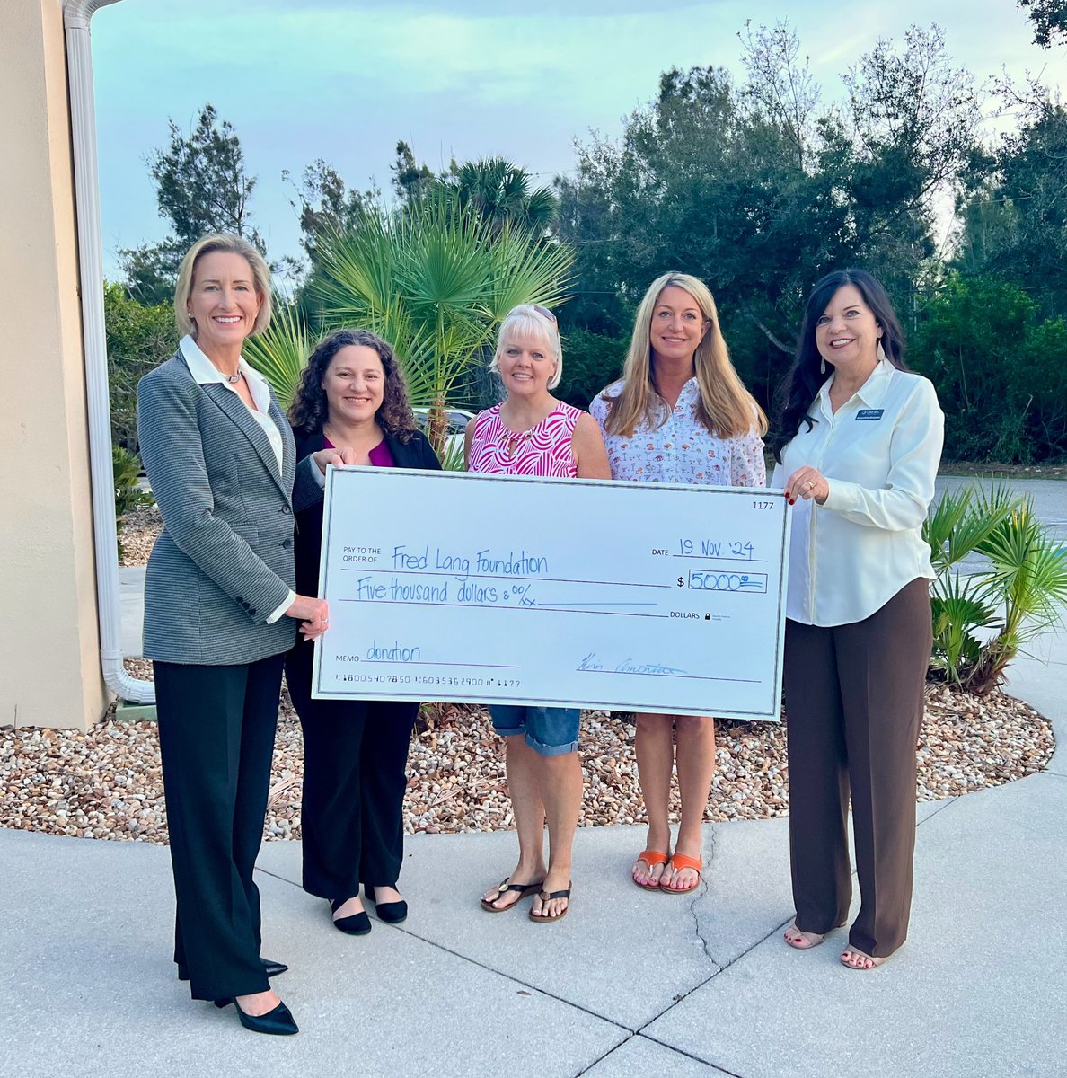 cbhcfl's tweet photo. A standing ovation for Kim Amontree's generosity! Thanks to your contribution, we can continue empowering our little heroes with the care they need! Here's to nurturing our future, one child at a time! #CaringforOurKids #OneChildataTime #MentalHealthSupport https://t.co/ZfLwe5DELN