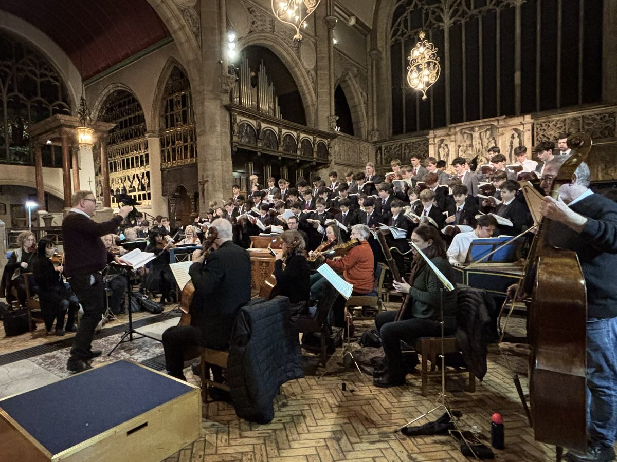 Weenson's tweet image. Tonight at #HolyTrinity Sloane Street

@CVMSMusic under the direction of @csprice are set to take you in a magical music journey into Advent

performing Handel’s #Messiah with soloists and #StJamesBaroque

#BeThere

7:30pm