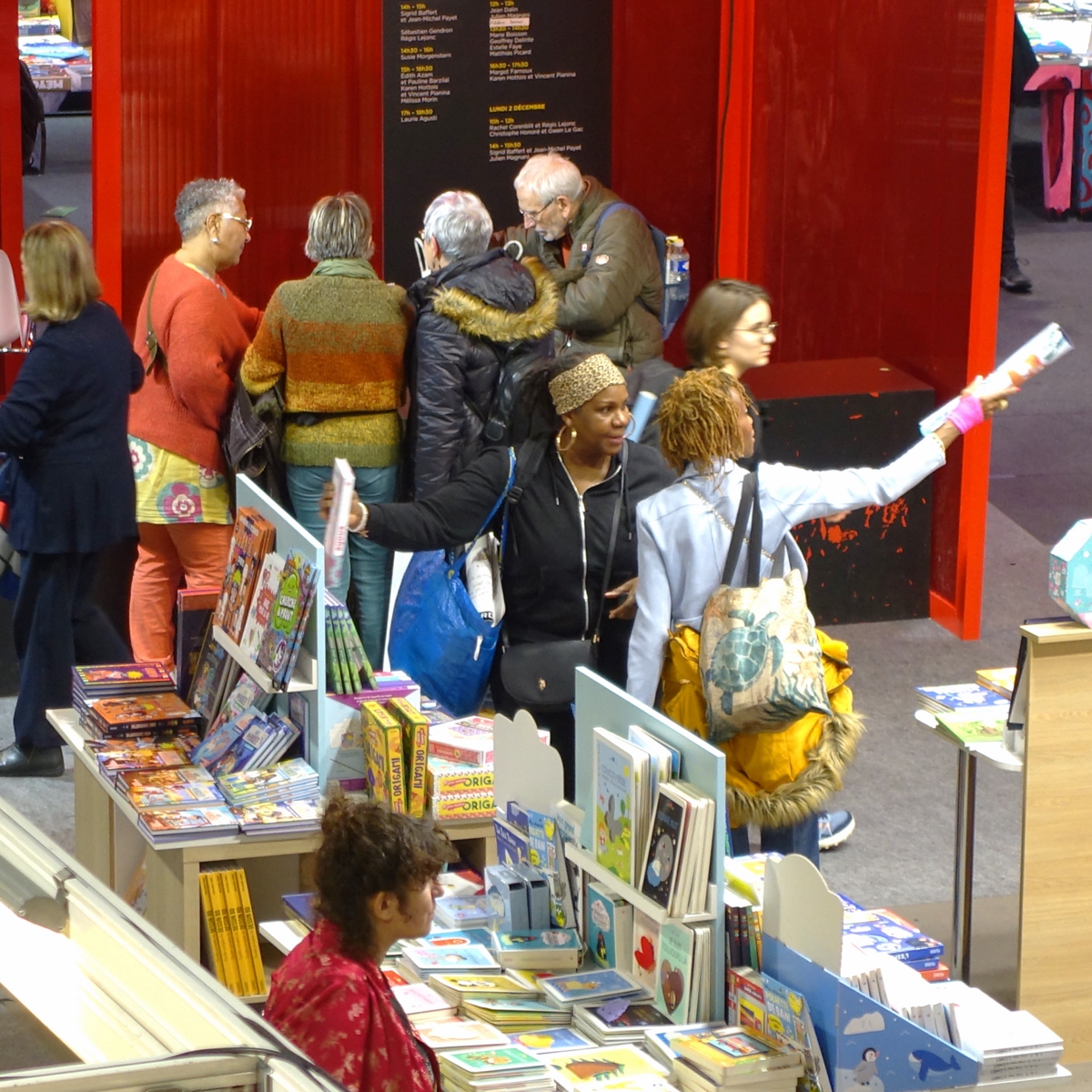 40e <a href="/SLPJ93/">Salon du livre et de la presse jeunesse</a> #Montreuil sur le thème « Rêve général ! ». Grande fête de la #litteraturejeunesse : 4OO maisons d’édition, 250 auteurs et autrices invités, 2000 en dédicaces. 198 000 visiteurs au rdv du salon désormais 100 % gratuit et 100 % accessible.  #slpj #lire #rever #grandir