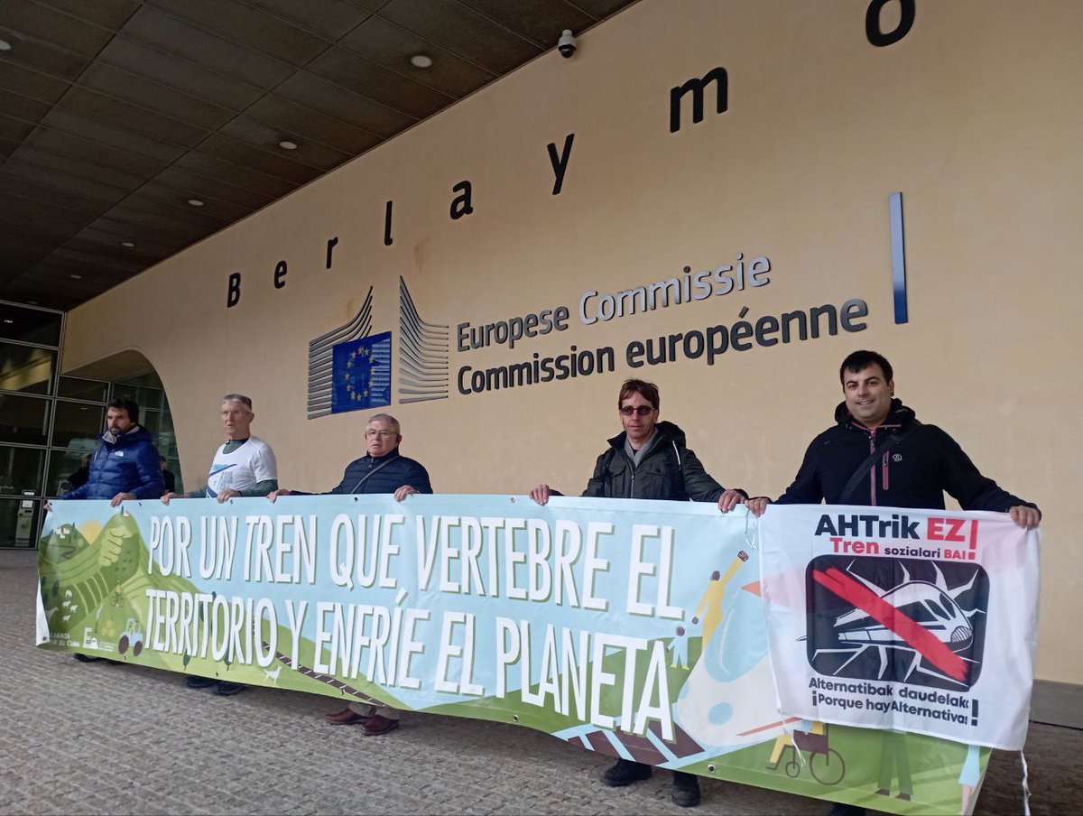 geltokiabai's tweet photo. Las jornadas Tren y Clima elevan sus demandas a Europa https://t.co/XzdpPSS2Fl

La Coordinadora Española por el Tren Público, Social y Sostenible dentro de la Delegación de Tren y Clima, estos días en Bruselas.

Por un Tren que vertebre el Territorio y enfrie el Planeta! https://t.co/jYAm2ftAbC