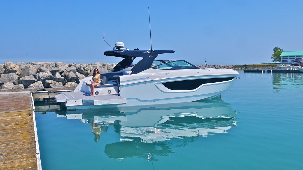 CruisersYachts's tweet photo. The 38 GLS I/O offers a balance of amenities and living space for extended day trips, while still being maneuverable enough for easy docking at your favorite destinations. #GLS #OnWater #Destinations #Docking https://t.co/rVKLmLWaIM