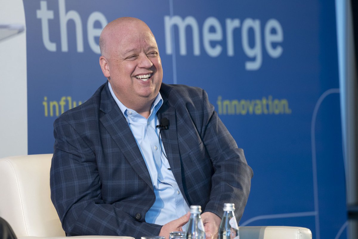 autosinnovate's tweet photo. .@GM CFO Paul Jacobson to John Bozzella:
“Both public & private sectors need to be centered on consumers. The complexity of our portfolio lets us serve a lot of customers.
We’re running about 10-12% #EVs - at the same time our ICE (gas-powered) share is increasing.” #Merge24 https://t.co/yZ1LtfoVFR