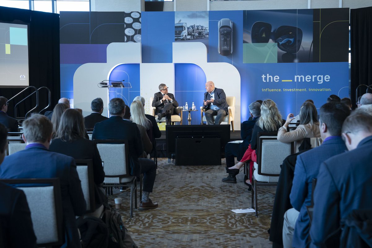 autosinnovate's tweet photo. .@GM CFO Paul Jacobson to John Bozzella:
“Both public & private sectors need to be centered on consumers. The complexity of our portfolio lets us serve a lot of customers.
We’re running about 10-12% #EVs - at the same time our ICE (gas-powered) share is increasing.” #Merge24 https://t.co/yZ1LtfoVFR