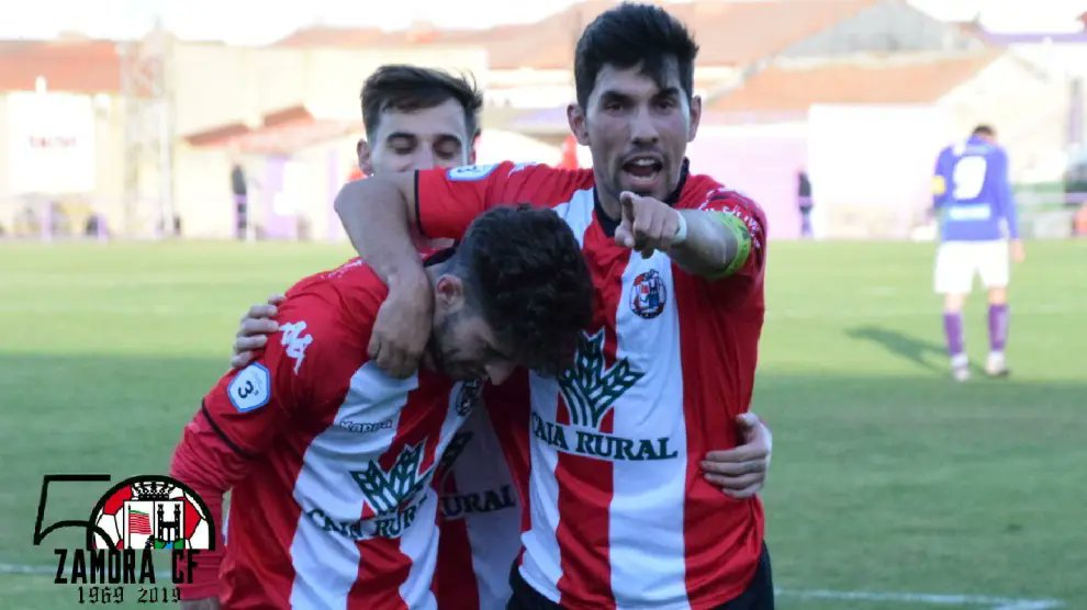 Rubenbartolome's tweet photo. ❤️🤍

@carlos10ramos_ iguala a @Dani__mateos con 119 partidos en competiciones nacionales

18º jugador con más partidos.

Su siguiente "víctima" es @iker_as con 129 partidos oficiales en categoría nacional https://t.co/esfPc2se2I
