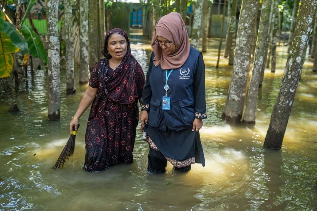 touhid360's tweet photo. In September, the World Food Programme, Bangladesh launched the second phase of its #flood #response for communities hardest hit by the August floods. Over 2,000 women and their families were among the first to receive a cash transfer of BDT 6,000 (US$50) via Mobile Financial Service, bKash.

#WFP is leveraging existing government #social #protection #systems—the Mother and Child Benefit Programme (#MCBP) and the Vulnerable Women Benefit Programme (#VWBP)—to reach vulnerable women whose families were severely impacted by the August floods. While the current target is 106,000 families in Feni, Cumilla, Noakhali, Laxmipur, and Moulvibazar, #WFP is ready to assist 120,000 more if additional funds can be mobilized soon.

In the first phase of the #flood #response, WFP distributed #fortified #biscuits to over 120,000 families—around 600,000 people—in Cumilla, Feni, Noakhali, Moulvibazar, Laxmipur, and Cox’s Bazar districts to meet their immediate food needs. 

Photo: Imtiaz Mahbub
with Farjana Bithi, A M Shahid Hasan, Bibi Joynab
#Innovation #Collaboration #Assurance #HumanitarianAid #EmergencyResponse #WFP #SCOPE #touhid360