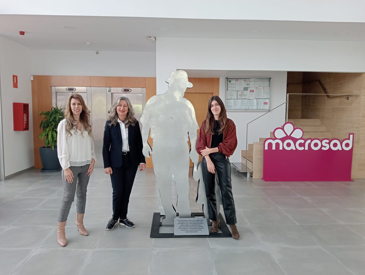 JackieUdeC's tweet photo. Agradezco la oportunidad de haber conversado con el Dr. Alfonso Cruz Lendinez, Gerente de @ujaen y con
Andrés Rodríguez, @AnaPerandres1 y Elena Sánchez de #Macrosad y @ageing_lab, ubicados en @Geolit_Jaen, sobre estrategias de vinculación academia-empresa y de #InnovaciónSocial. https://t.co/JlkkwJEv3X
