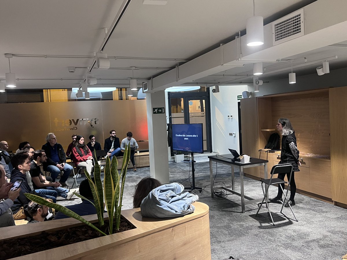 cloudnativebcn's tweet image. Nadia Santalla is sharing the challenges she faced running k8s on bare metal in the last 3 years, and what tools she used to overcome them π
