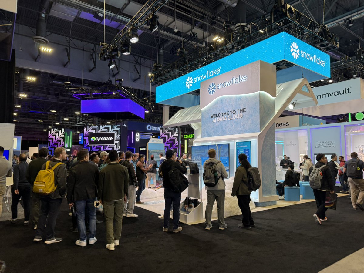 nanakosnowflake's tweet image. 今日もたくさんの方が来てくださっています！#AWSreInvent2024