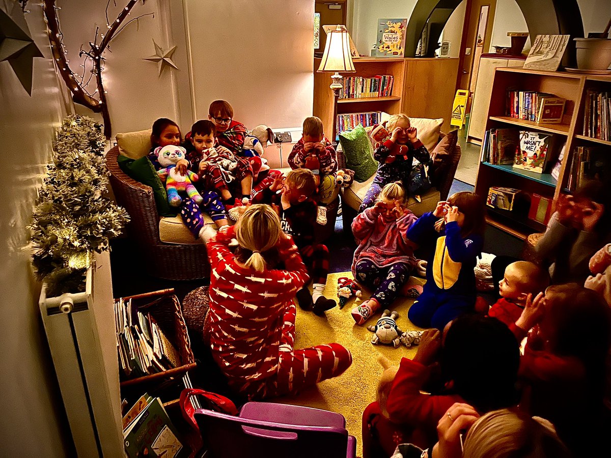 Using our good looking to spot signs of christmas in The Treehouse Library, Bed time stories with Mrs Cooper
