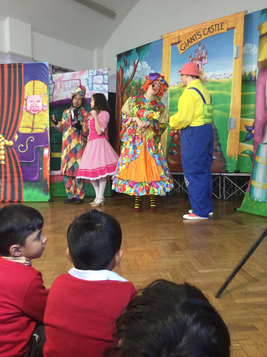 LeighPrimary's tweet photo. What an amazing special Christmas treat Nursery children had this morning watching βJack and the beanstalkβ pantomime. Nursery children were very excited and enjoyed themselves and the teachers too. #pantomimefun #concentration #lifelonglearners #makingmemories #Christmasspecial https://t.co/L8ymbKR4B1
