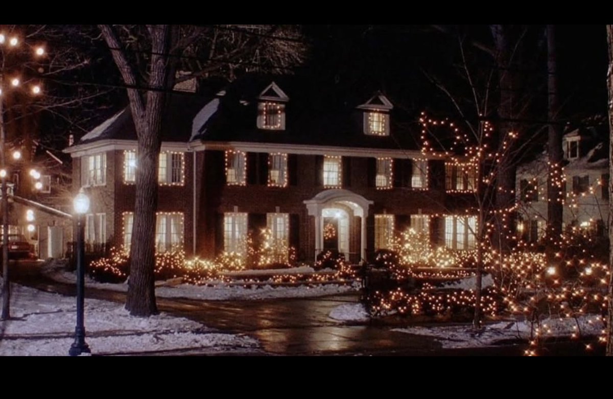 RalphsFamous's tweet image. Pop Quiz! Can you name which Christmas movie is this house from? ❄️
.
.
#popquiz #movietrivia #holidayfilms #christmasfilms #ralphsfamous #ralphsices #ralphsforlife
